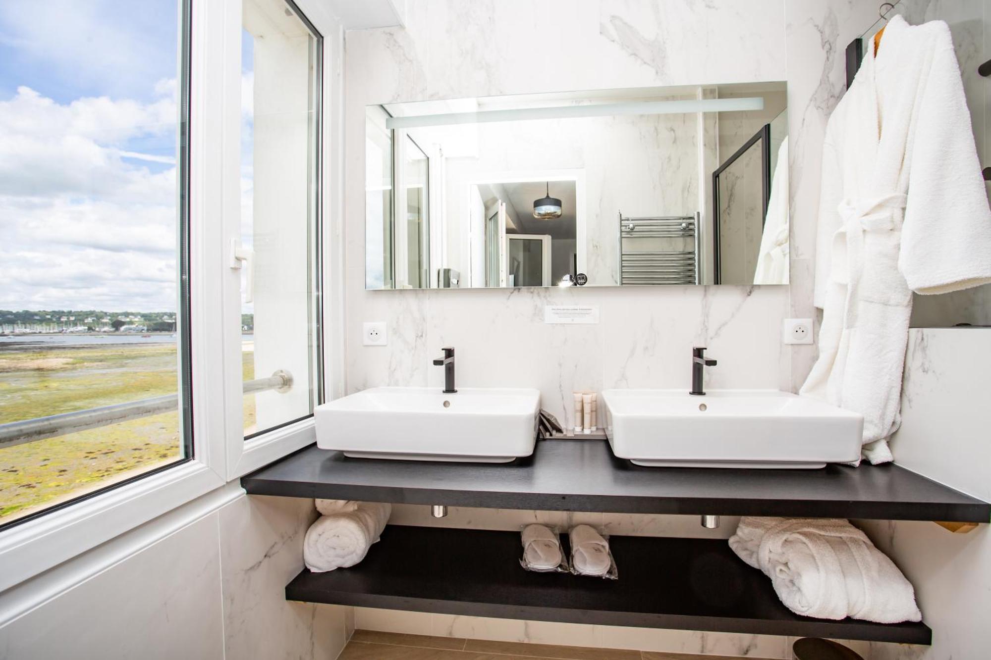 Logis De La Pointe Du Cap Coz Hotel 3*