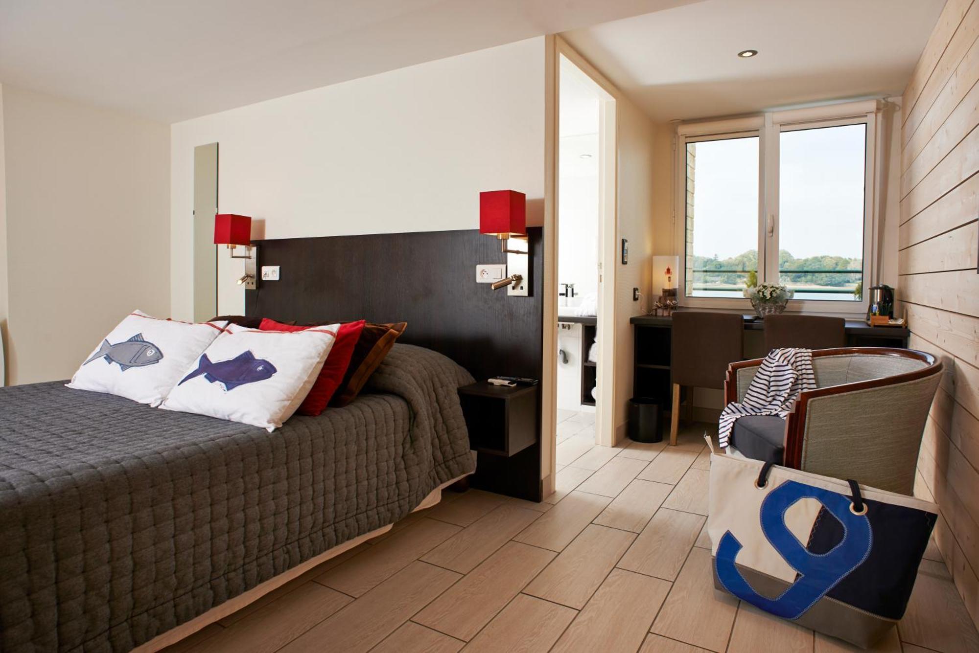 Hotel Logis De La Pointe Du Cap Coz